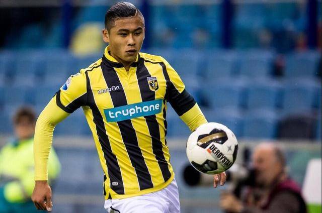 更把聚光灯 更把聚光灯